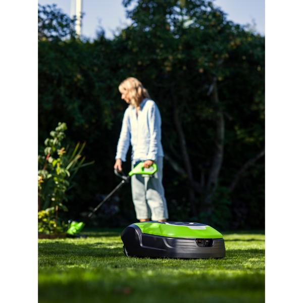 Greenworks 1500m2 Robotic Lawnmower