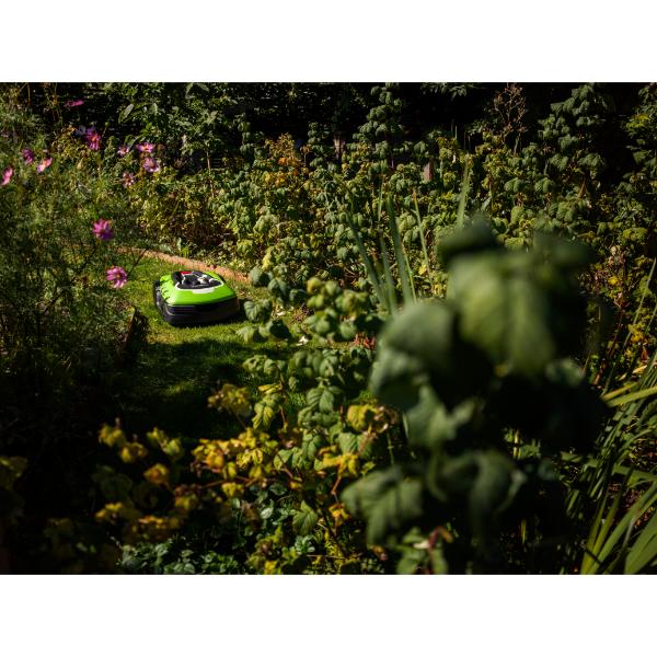 Greenworks 1500m2 Robotic Lawnmower