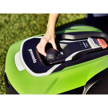 Greenworks 1500m2 Robotic Lawnmower