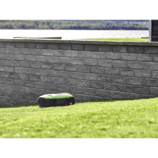 Greenworks 1500m2 Robotic Lawnmower