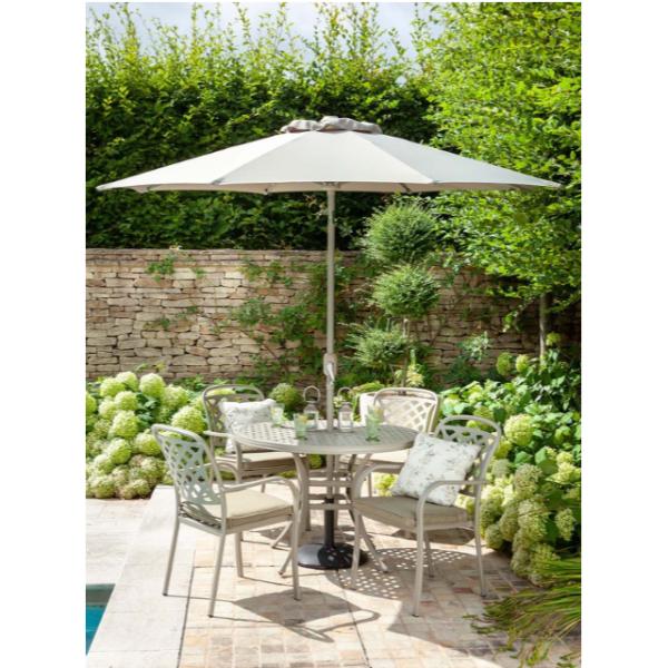 Berkeley Maize/Wheatgrass Aluminium 4 Seater Round Outdoor Furniture Set with 2.5M Parasol